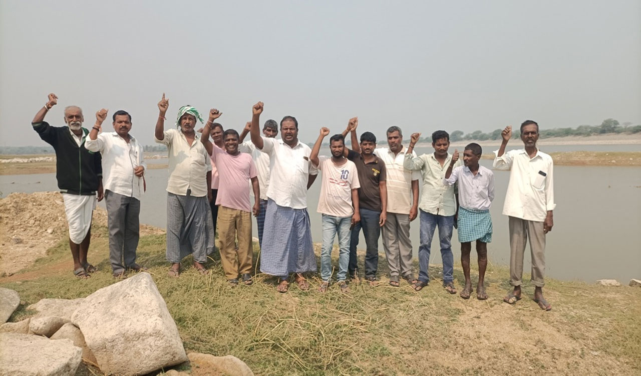 farmer | పంటలు ఎండుతున్నా.. పట్టించుకోవడం లేదని వెల్దండ రైతుల ఆందోళన