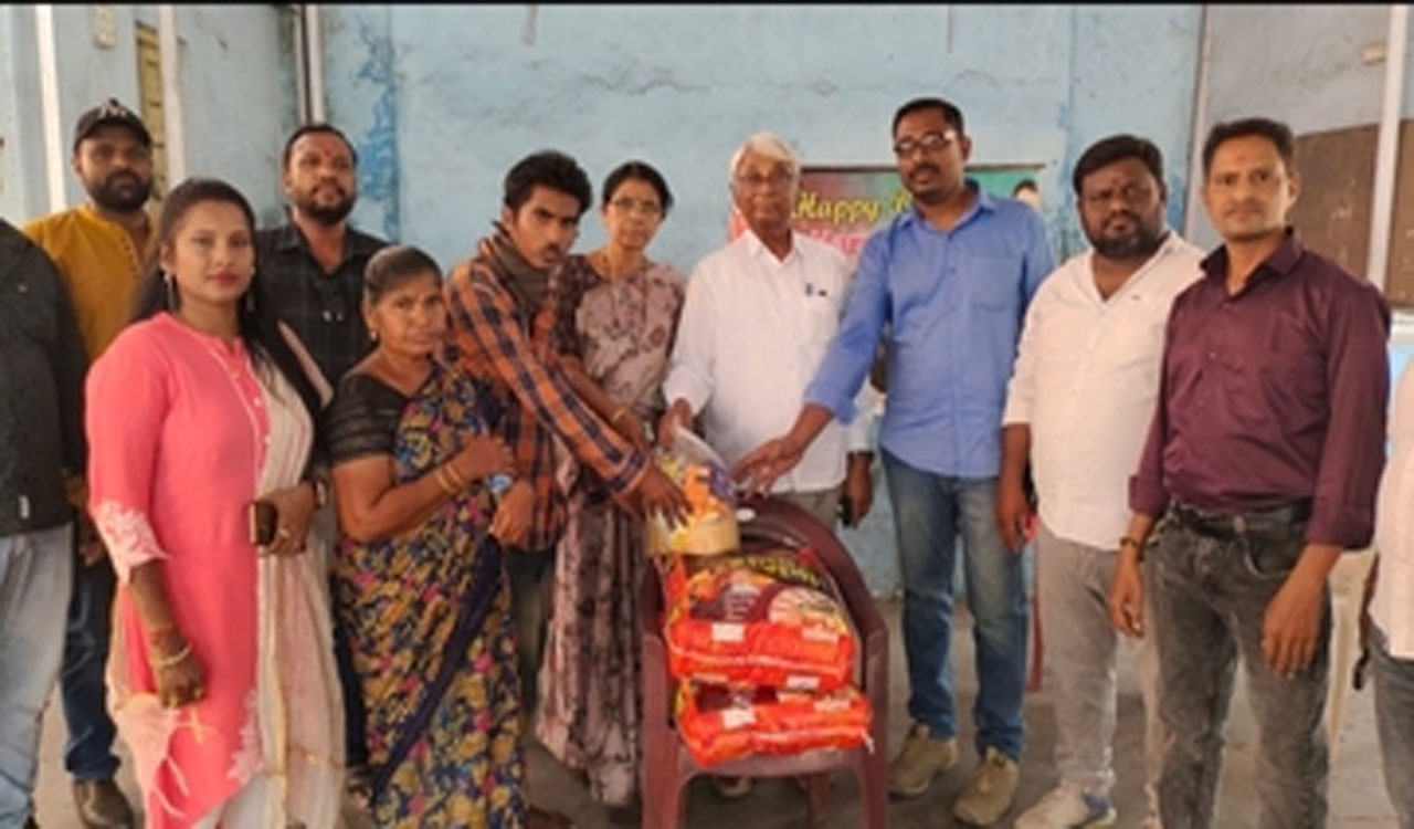 GODHAVARIKHANI | గోదావరిఖని లో బీఆర్ఎస్ నాయకుడు వ్యాల జన్మదిన వేడుకలు