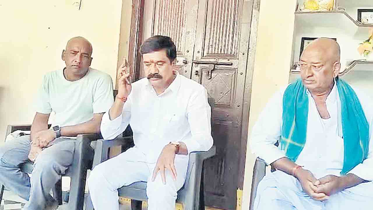 పేరుకే పసుపు బోర్డు ఏర్పాటు