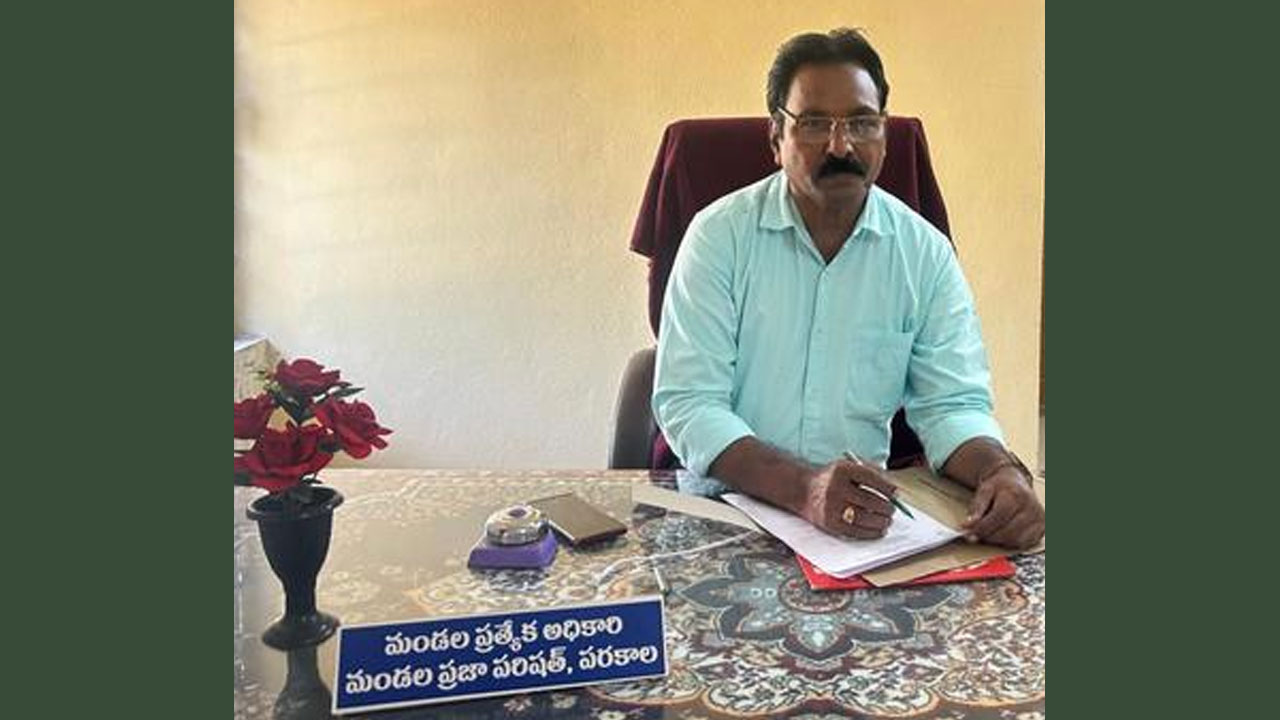 Parakala | పరకాల మండల ప్రత్యేక అధికారిగా డాక్టర్ విజయభాస్కర్