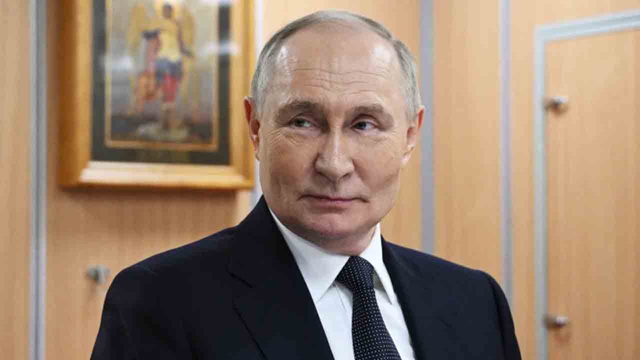 పుతిన్‌ లగ్జరీ కారులో పేలుడు