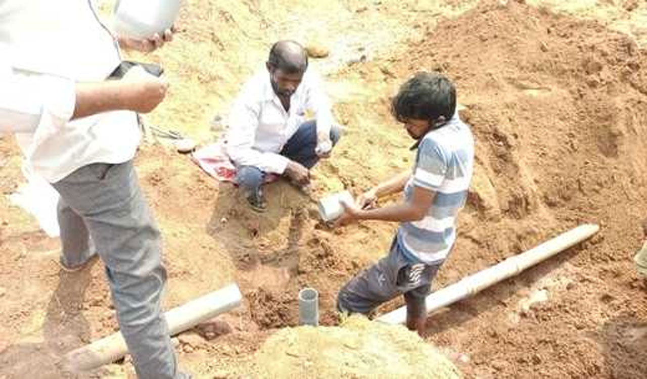 ELLAREDDYPETA | పైపు లైన్ మరమ్మతులు..- పూర్తి ‘నమస్తే తెలంగాణ’ కథనానికి స్పందన