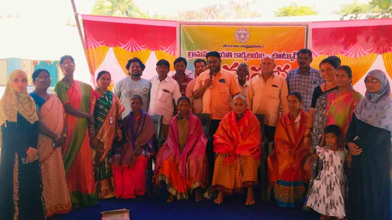 మహిళా దినోత్సవాన ఊట్కూర్‌లో మహిళా కార్మికులకు ఘన సన్మానం..!