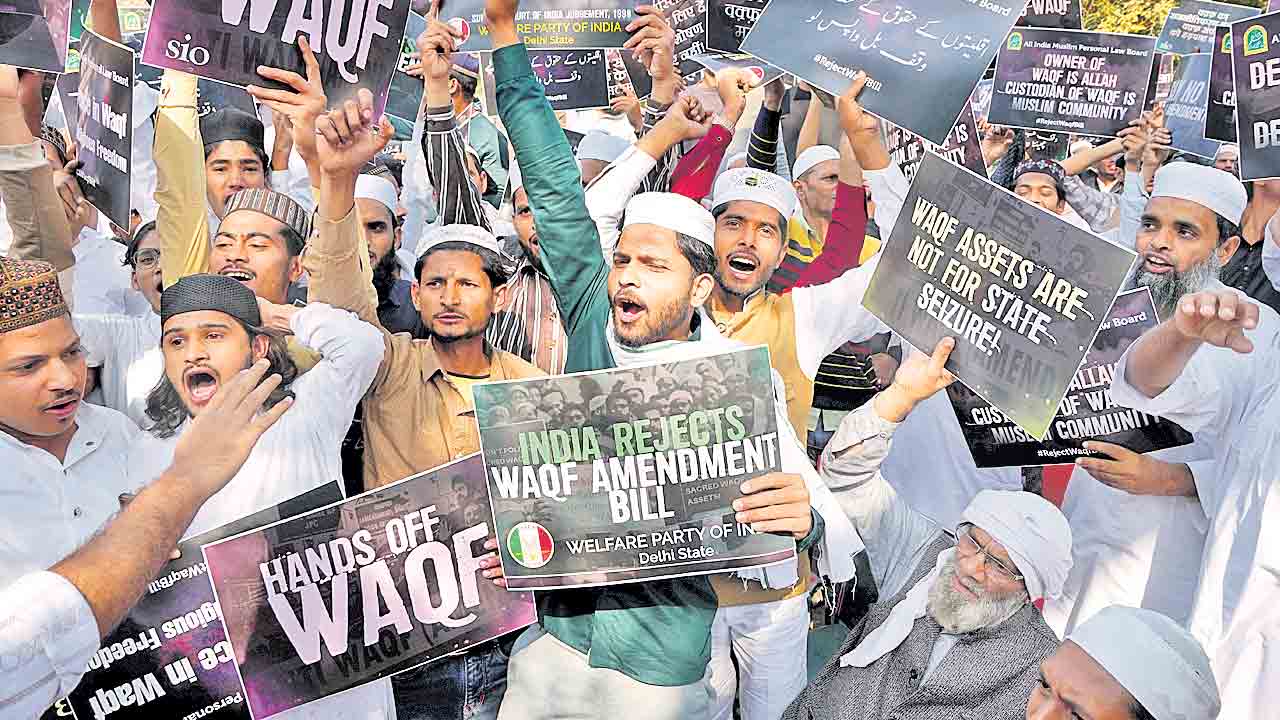 వక్ఫ్‌ బిల్లుపై ఢిల్లీలో ధర్నా