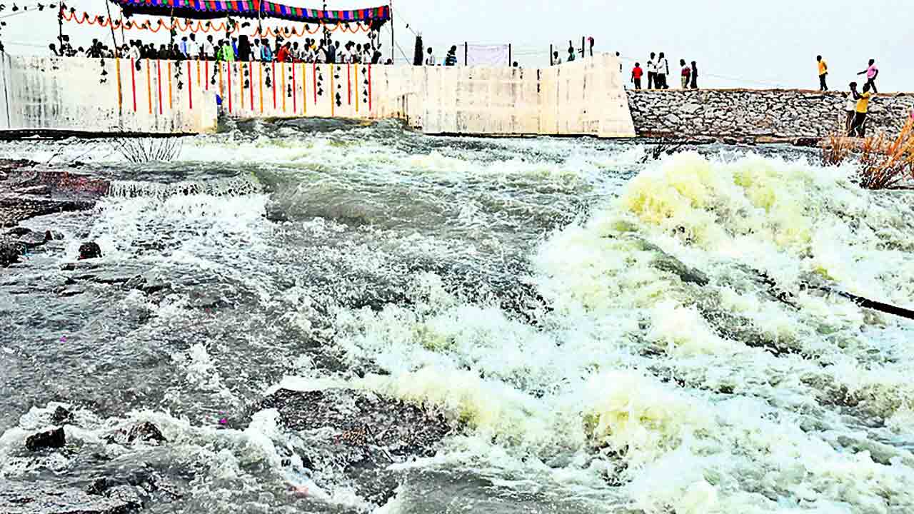 హమ్మయ్య.. పంపు నడిచింది