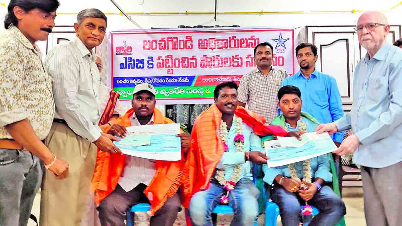 అవినీతిపై సైనికుడిలా పోరాడాలి