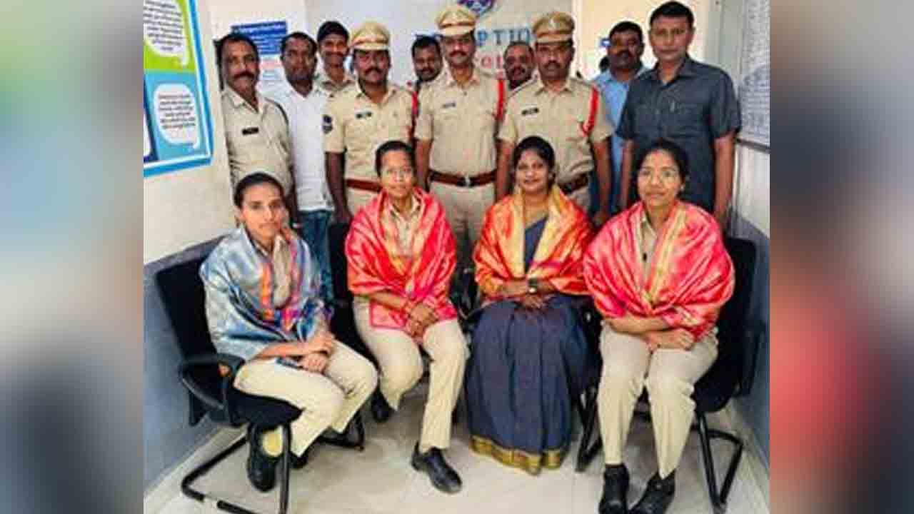 Women Police | మహిళా పోలీసుల సేవలు అద్భుతం.. సిబ్బందికి సన్మానం