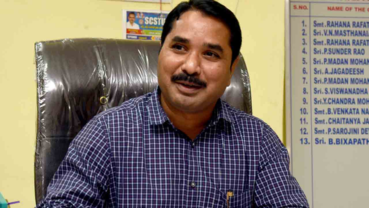 Young Scientist 2025 | విద్యార్థులకు ఇస్రో ఆధ్వర్యంలో యంగ్ సైంటిస్ట్ కార్యక్రమం : డీఈవో బిక్షపతి