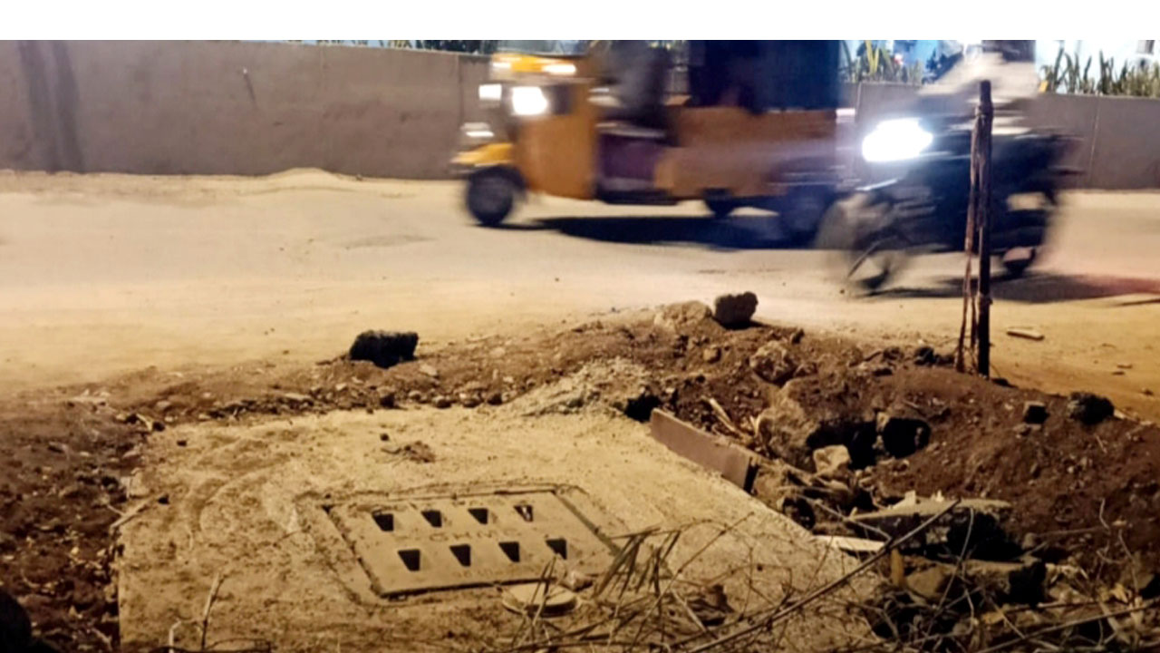 Amberpet | ప్ర‌మాదాల‌కు నిల‌యంగా అంబ‌ర్‌పేట ల‌క్కీ కేఫ్ కూడ‌లి