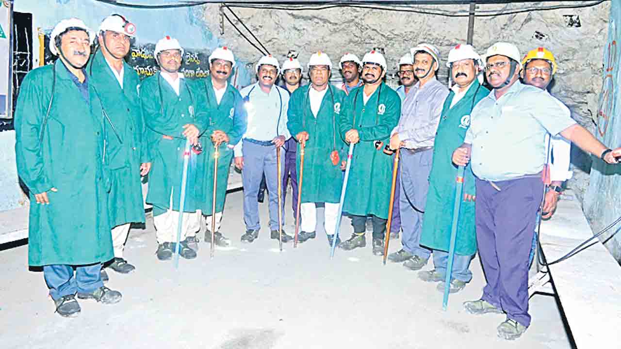 ఎస్సీ, ఎస్టీ ఉద్యోగుల సమస్యల పరిష్కారానికి కృషి