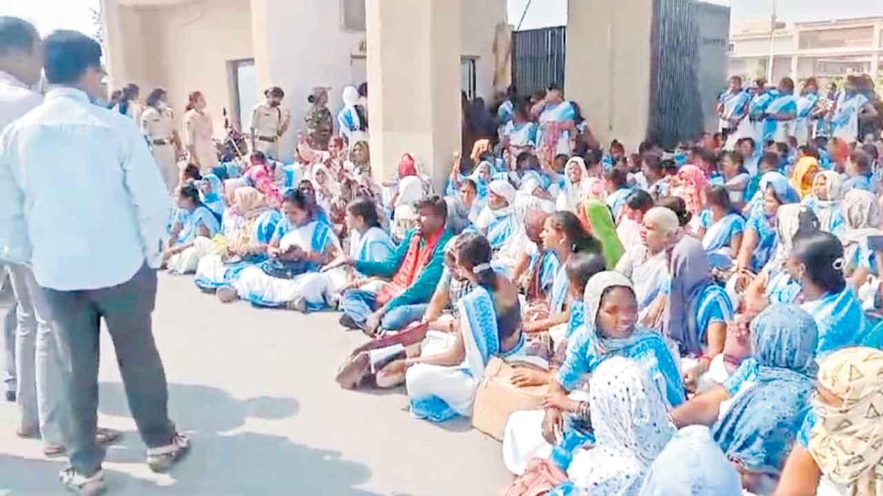 ఆశల కలెక్టరేట్‌ ముట్టడి