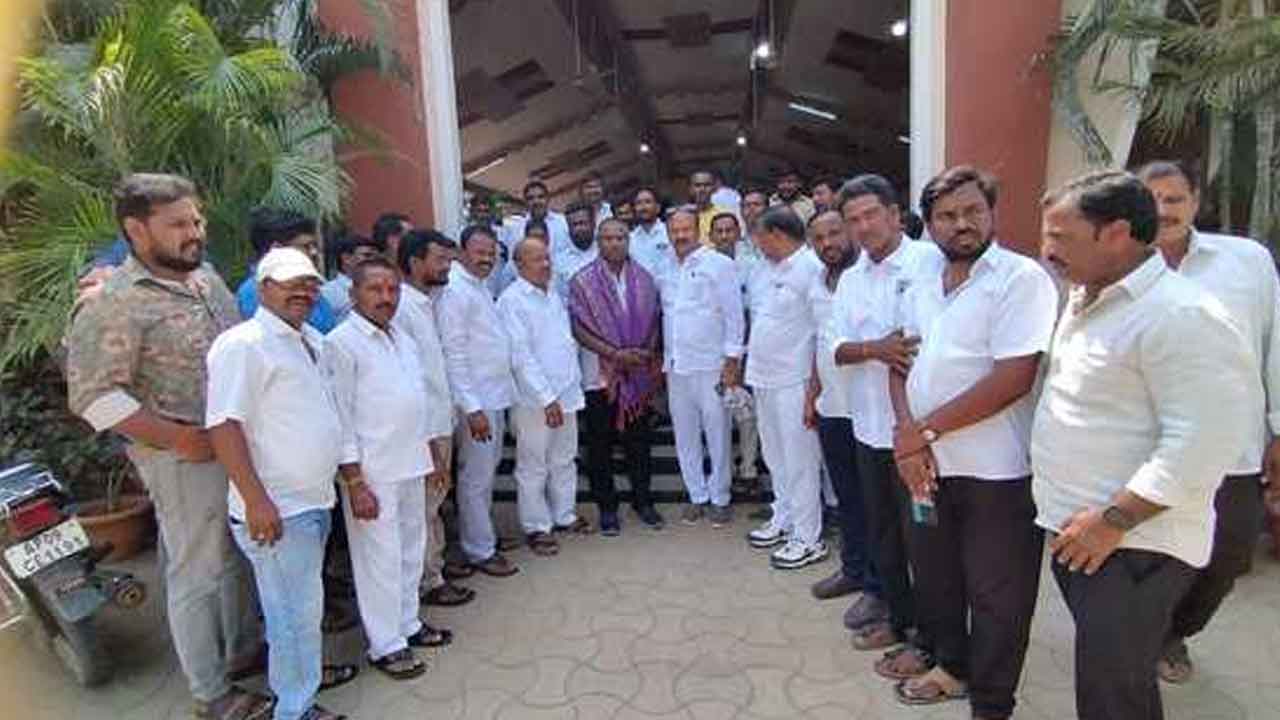 Venkateshwar Reddy | డాక్టరేట్ అవార్డు గ్రహీతను సన్మానించిన మాజీ ఎమ్మెల్యే వెంకటేశ్వర్ రెడ్డి