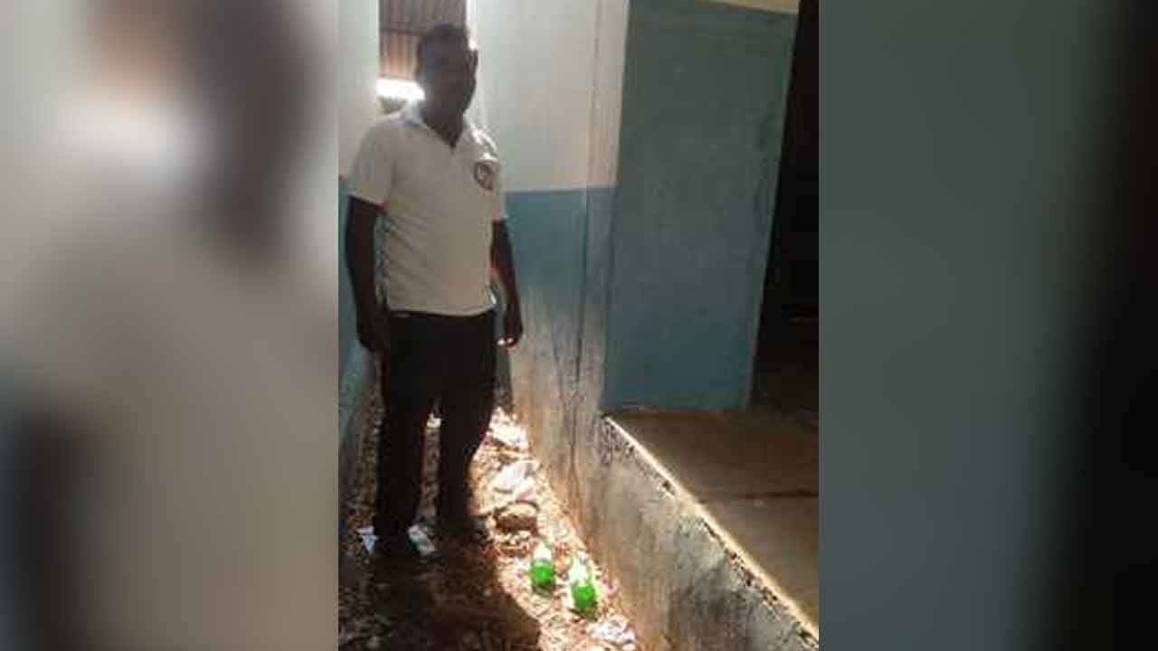 Alcohol | నవాబ్‌పేట్ పాఠశాలలో మందు బాబుల హల్‌చల్‌