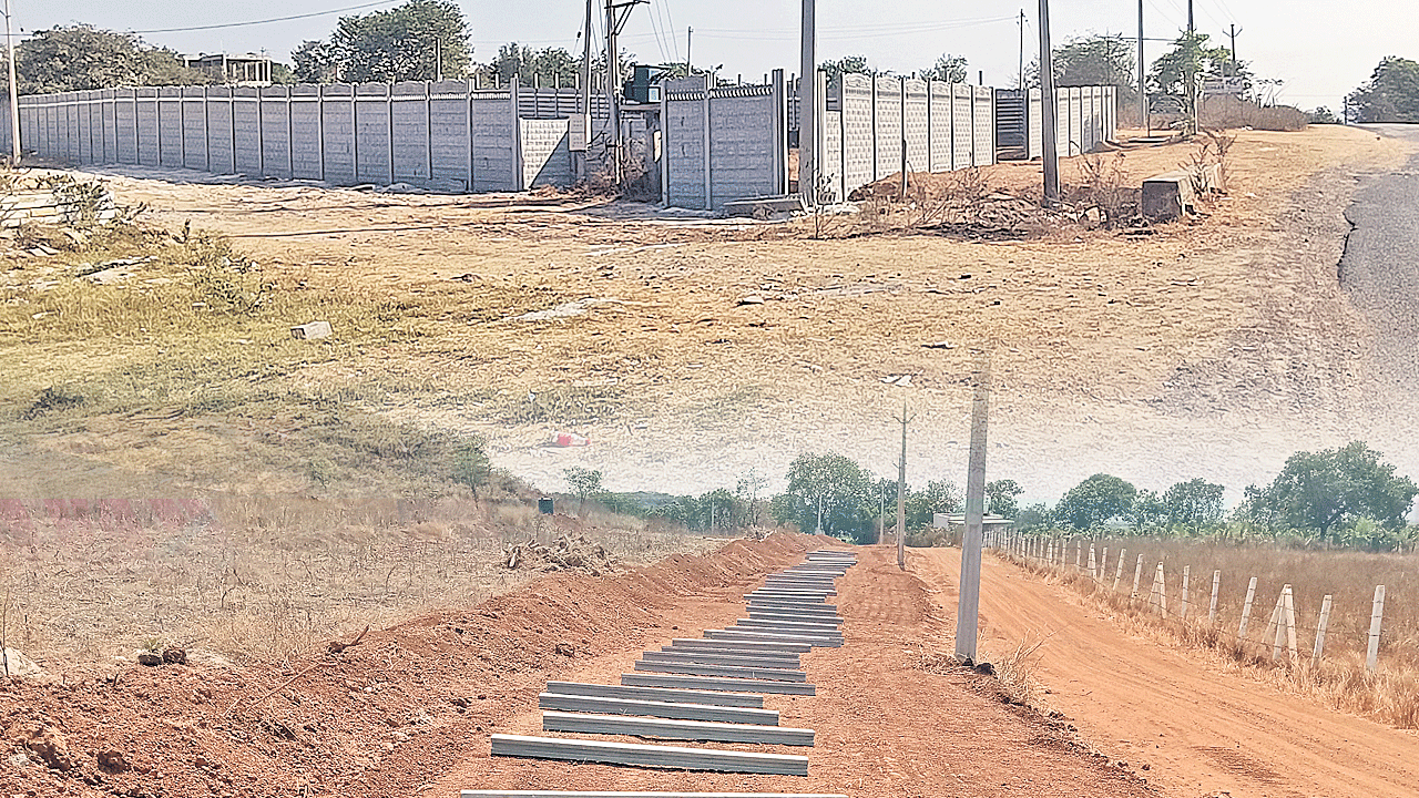 కబ్జాదారులకు కాంగ్రెస్‌ అండ..!