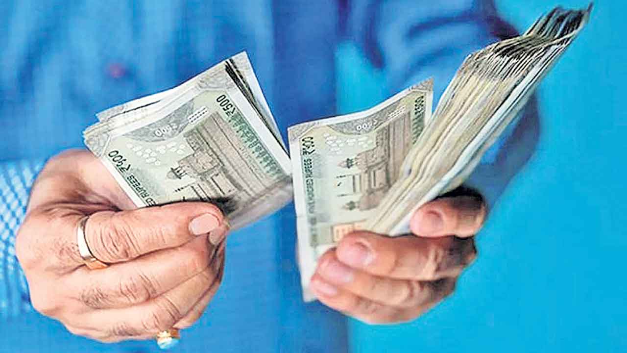 అమ్మో.. ఆడిట్‌.. జిల్లా డీఆర్డీవో నిర్వాకంపై విమర్శలు