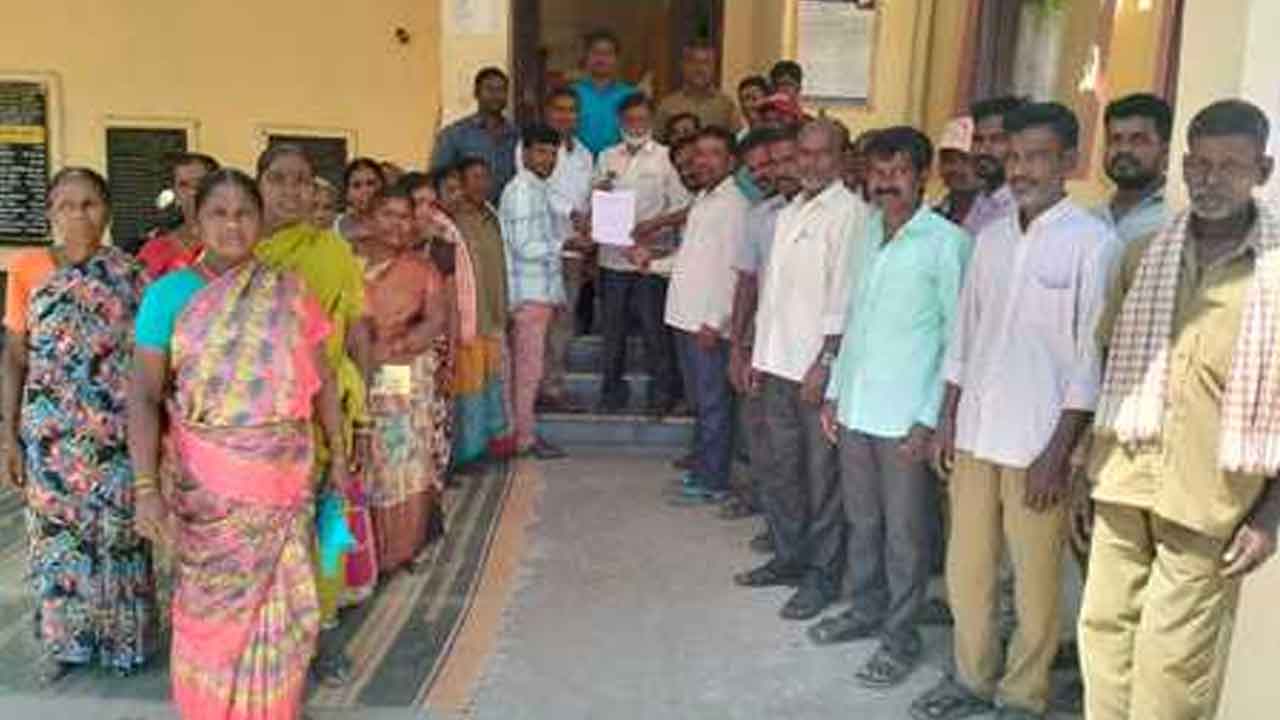 Pending salaries | గ్రామపంచాయతీ ఉద్యోగుల పెండింగ్ వేతనాలు వెంటనే చెల్లించాలి