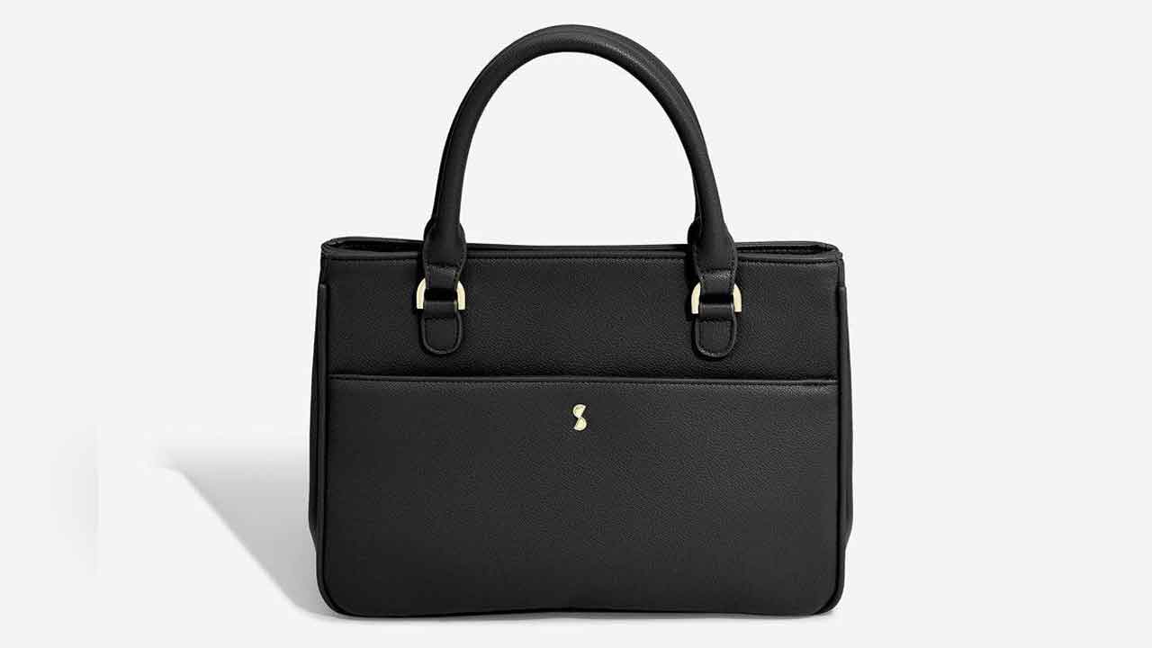 Handbag | హ్యండ్ బ్యాగ్ దొరికితే అప్పగించాలని బాధితురాలి వేడుకోలు