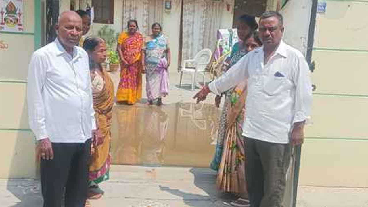 Sewage problem | మురుగునీటి సమస్యకు శాశ్వత పరిష్కారం చూపాలి