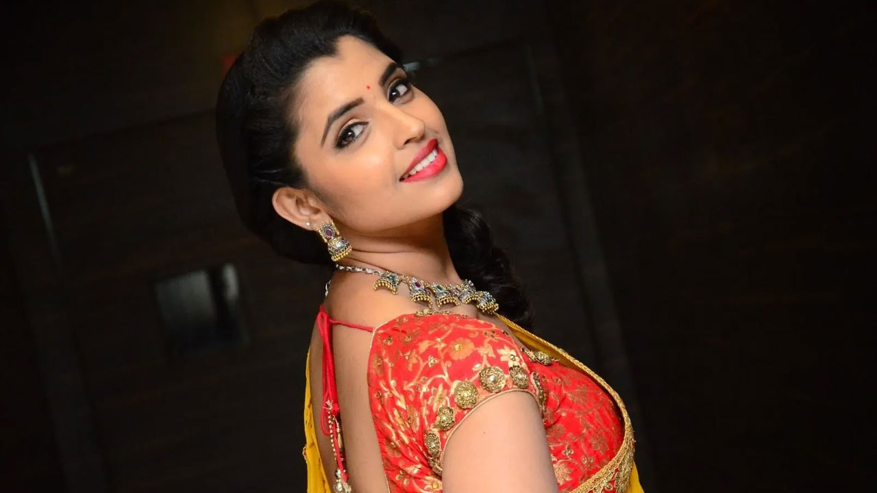 Shyamala | బెట్టింగ్‌ యాప్స్‌ ప్రమోషన్‌ కేసు.. విచారణకు హాజరైన శ్యామల