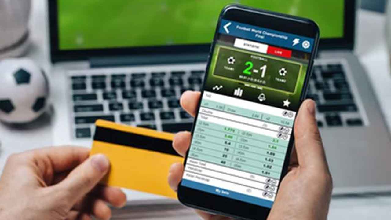 ప్రముఖ సినీనటులపై కేసు నమోదు