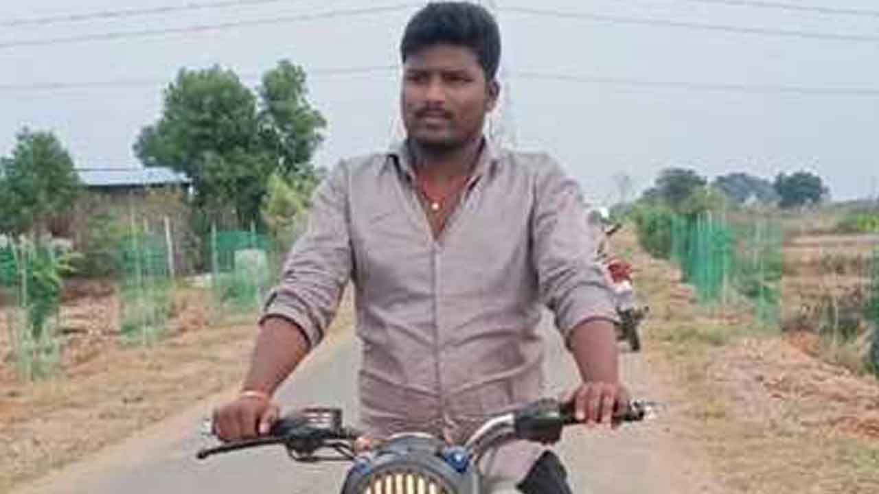 Bike accident | బైకు అదుపుతప్పి యువకుడు మృతి