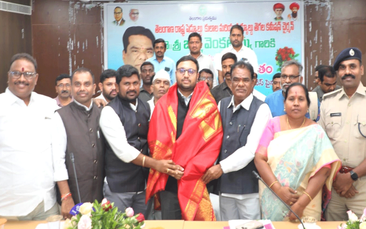 Bakki Venkataiah : సూర్యాపేట కలెక్టర్ పనితీరు బేష్‌ : ఎస్సీ, ఎస్టీ కమిషన్ చైర్మన్ బక్కి వెంకటయ్య