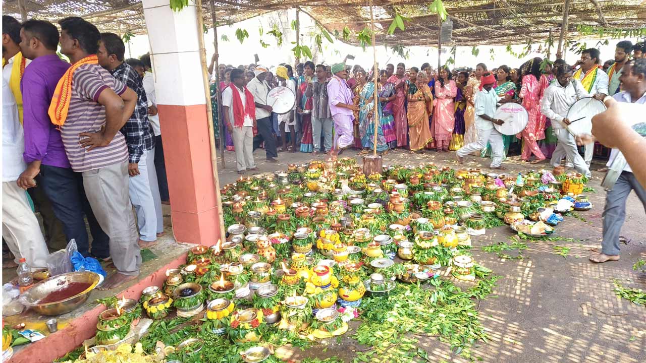 sultanabad | పూసాలలో తిరుగు బోనాలు