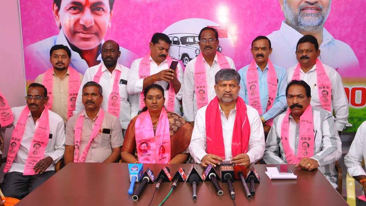 MLC Ramana | రైతులను పరామర్శించే సమయం లేదా? : ఎమ్మెల్సీ రమణ