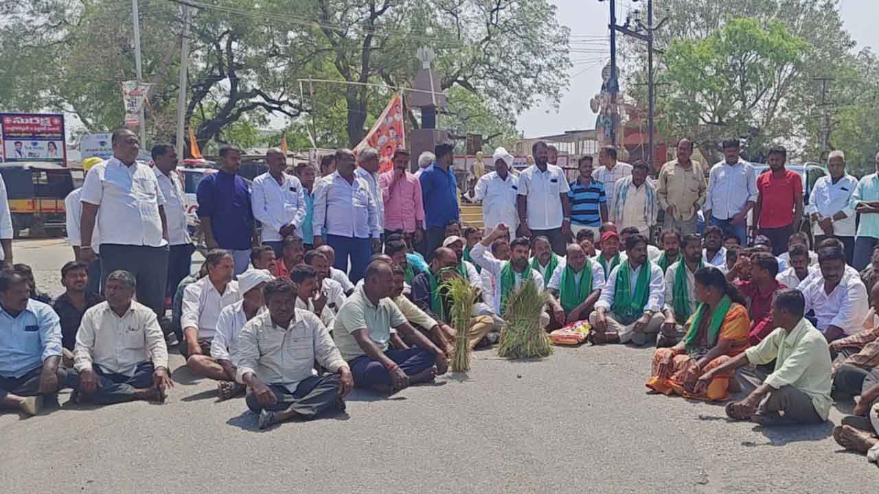 Godavari waters | గోదావరి జలాలు విడుదల చేసి రైతులను ఆదుకోవాలి