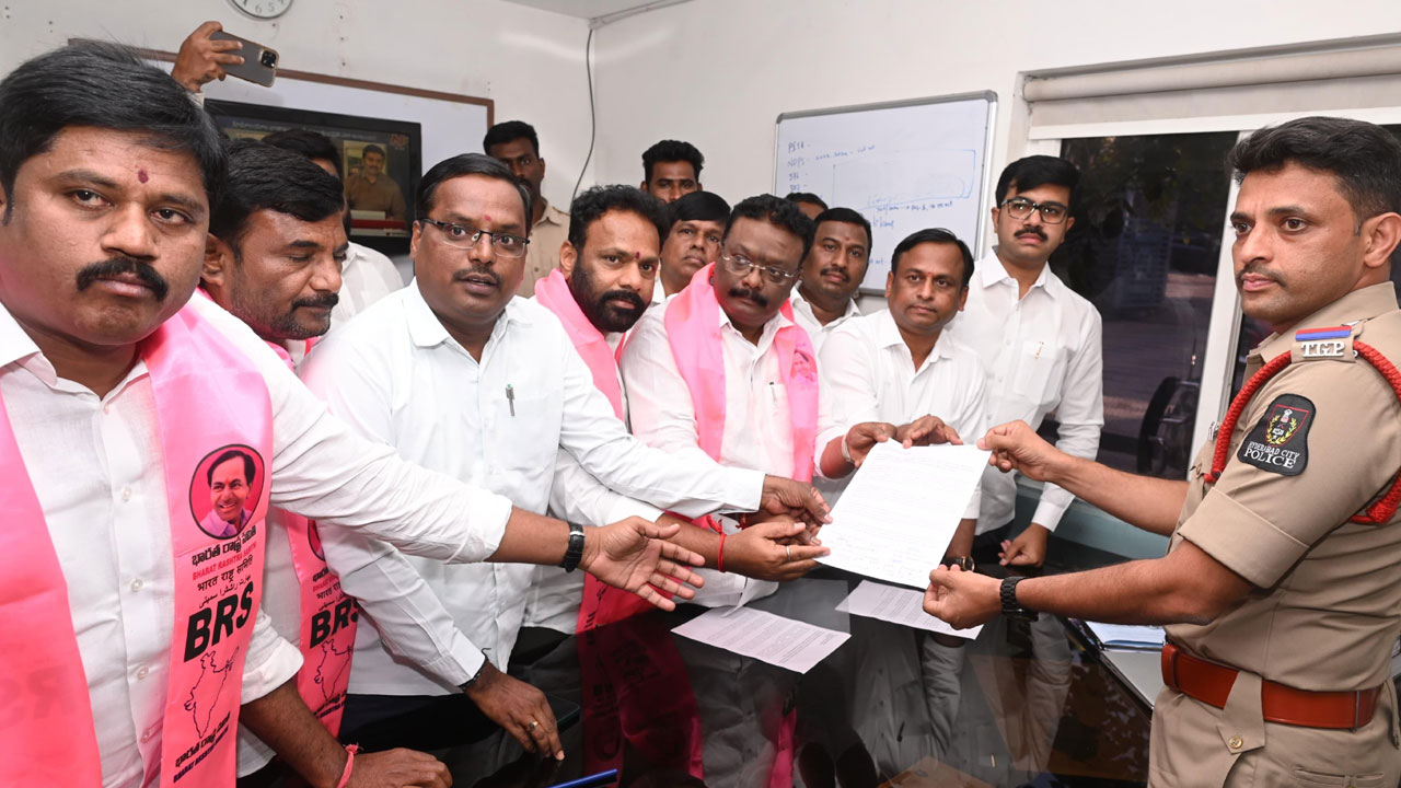 BRS Party | బండి సంజయ్ మీద చర్యలు తీసుకోండి.. పోలీసులకు బీఆర్ఎస్ నేతల ఫిర్యాదు