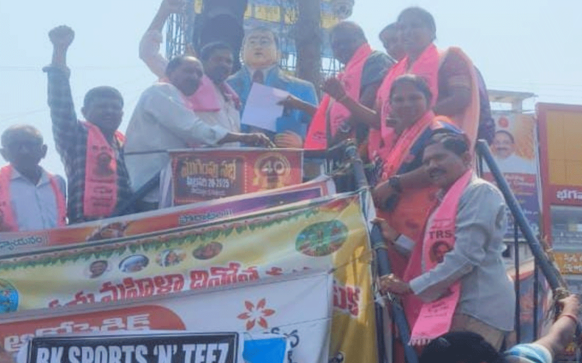 Bhadrachalam : జగదీశ్రెడ్డిపై సస్పెన్షన్ ఎత్తేయాలని అంబేద్కర్ విగ్రహానికి వినతి