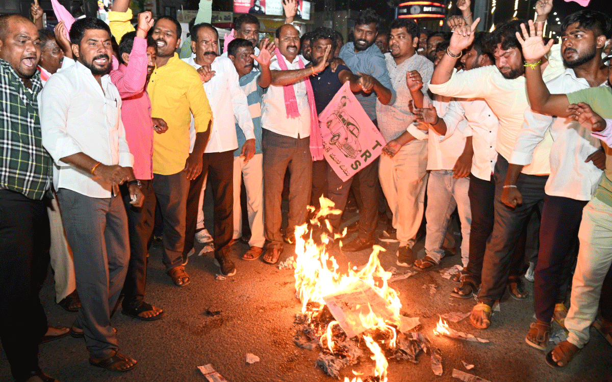 Protest in Nalgonda : జగదీశ్‌రెడ్డి సస్పెన్షన్ పై నల్లగొండలో నిరసన
