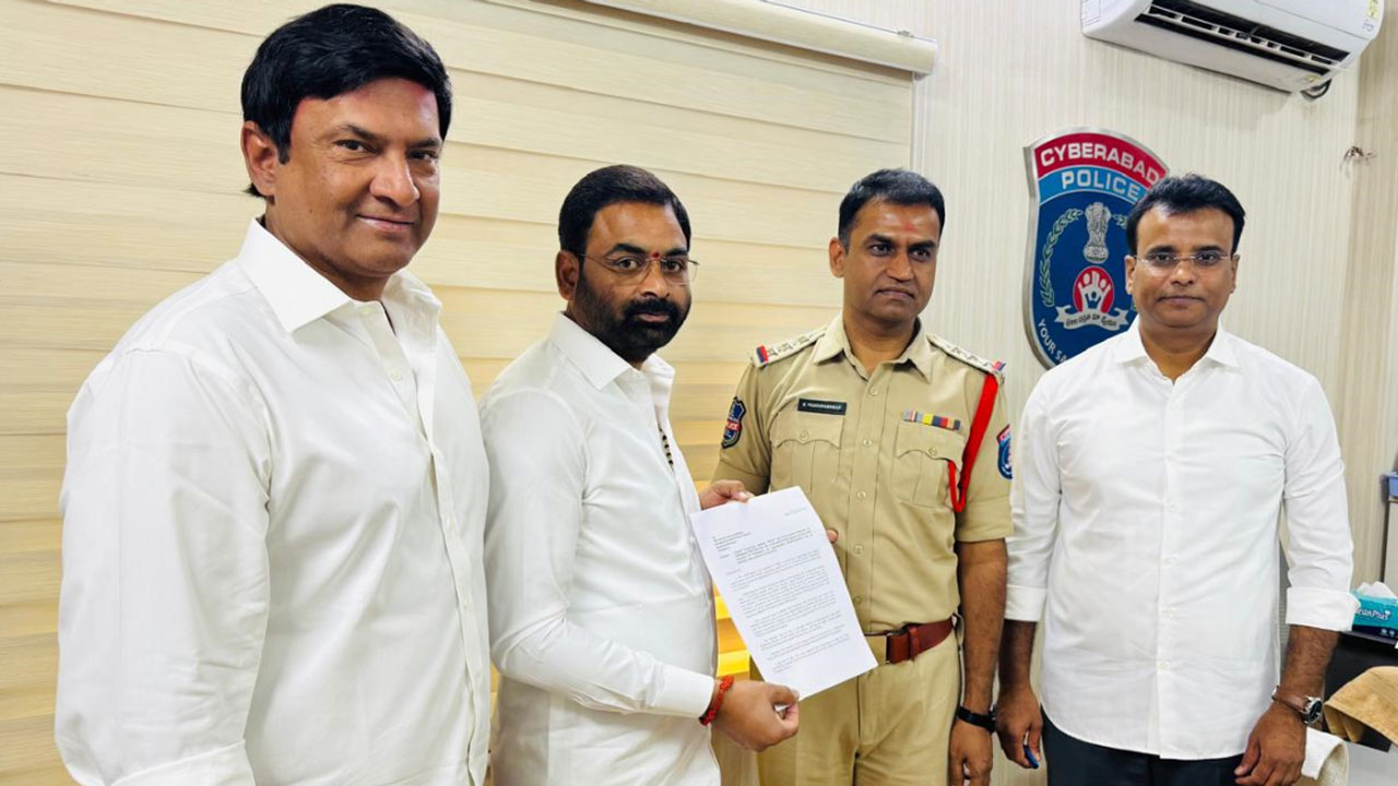 BRS Party | విద్వేషాల‌ను రెచ్చ‌గొట్టిన ముఖ్య‌మంత్రి.. రేవంత్ రెడ్డిపై పోలీసుల‌కు ఫిర్యాదు