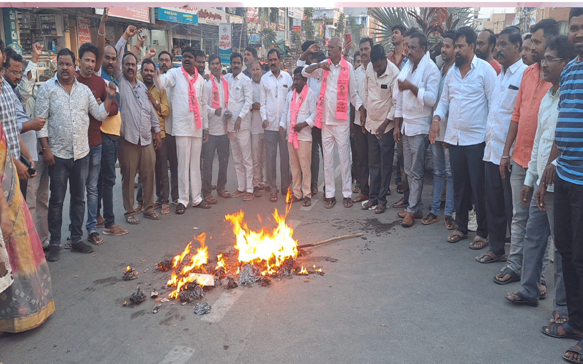 Jagadish Reddy : జగదీశ్రెడ్డి సస్పెన్షన్ ప్రజాస్వామ్యానికి గొడ్డలి పెట్టు : బీఆర్ఎస్ రాష్ట్ర కార్యదర్శి వై.వెంకటేశ్వర్లు