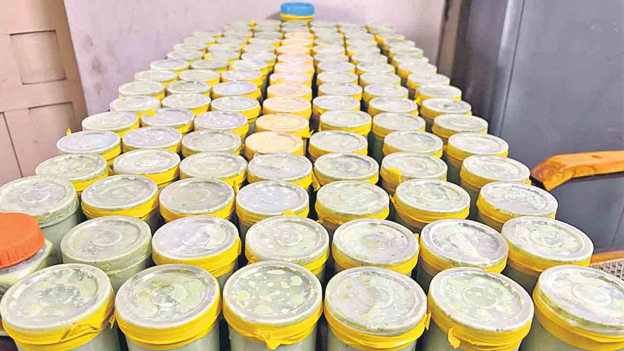 గంజాయి ఐస్‌క్రీమ్‌.. స్వీట్లు