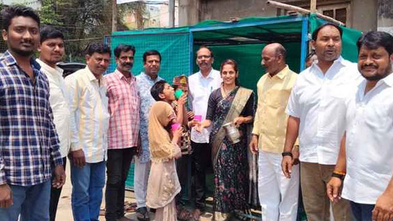 Chalivendram | బాటసారుల దాహార్తిని తీర్చేది చలివేంద్రాలే : డాక్టర్ శిరీష యాదవ్