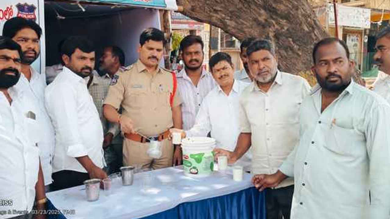 Chalivendram | వాస్విక్ ఫౌండేషన్ ఆధ్వర్యంలో చలివేంద్రం ప్రారంభం