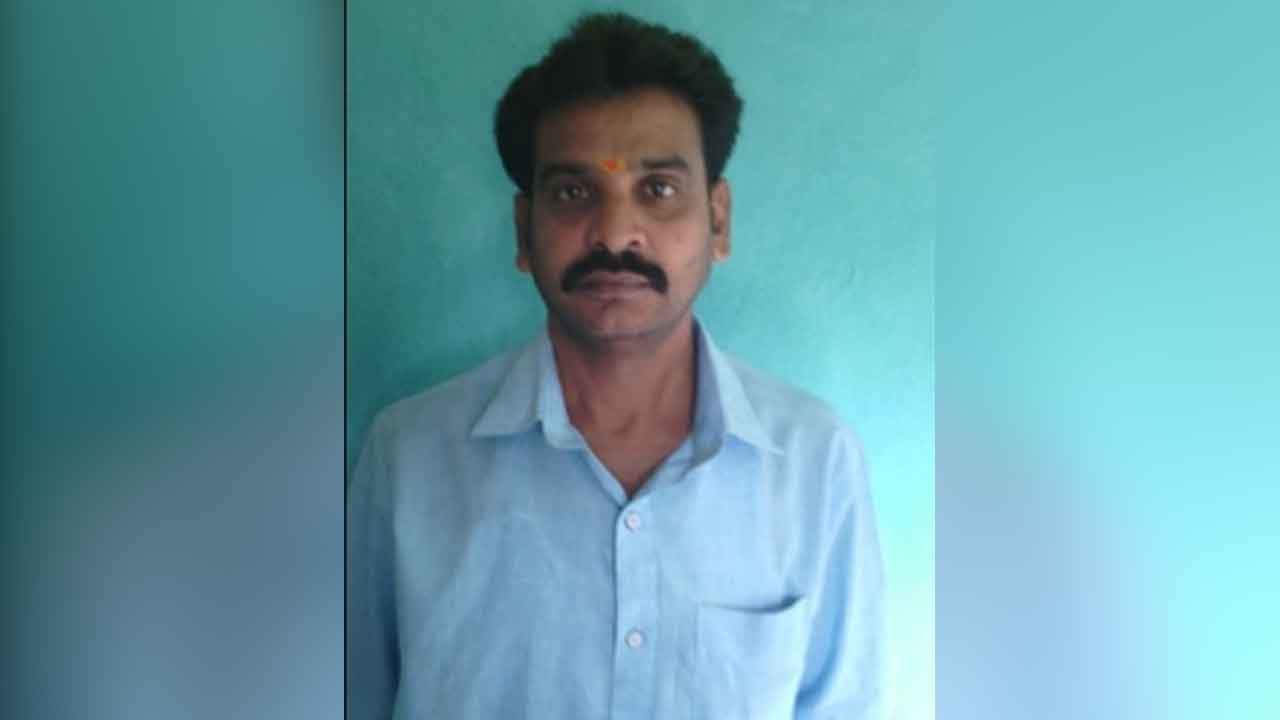 Commits suicide | సిరిసిల్లలో మరో చేనేత కార్మికుడు ఆత్మహత్య