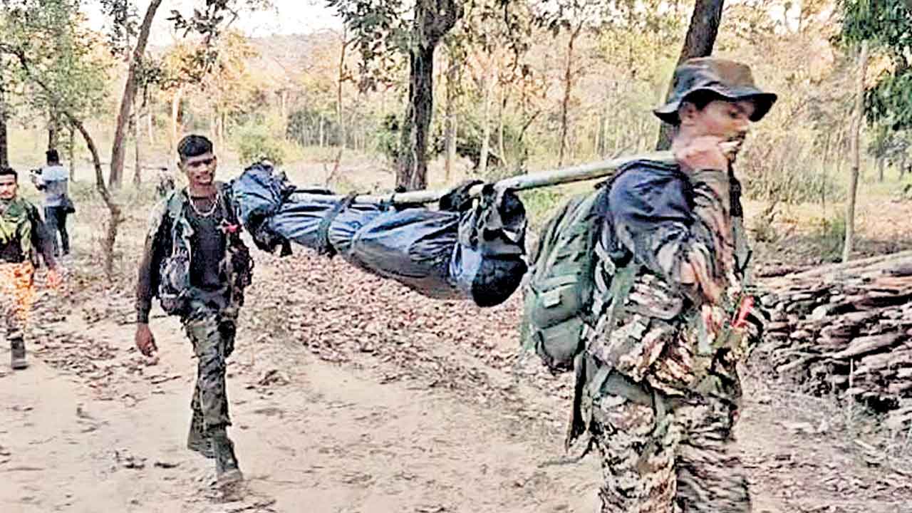 30 మంది నక్సల్స్‌ ఎన్‌కౌంటర్‌