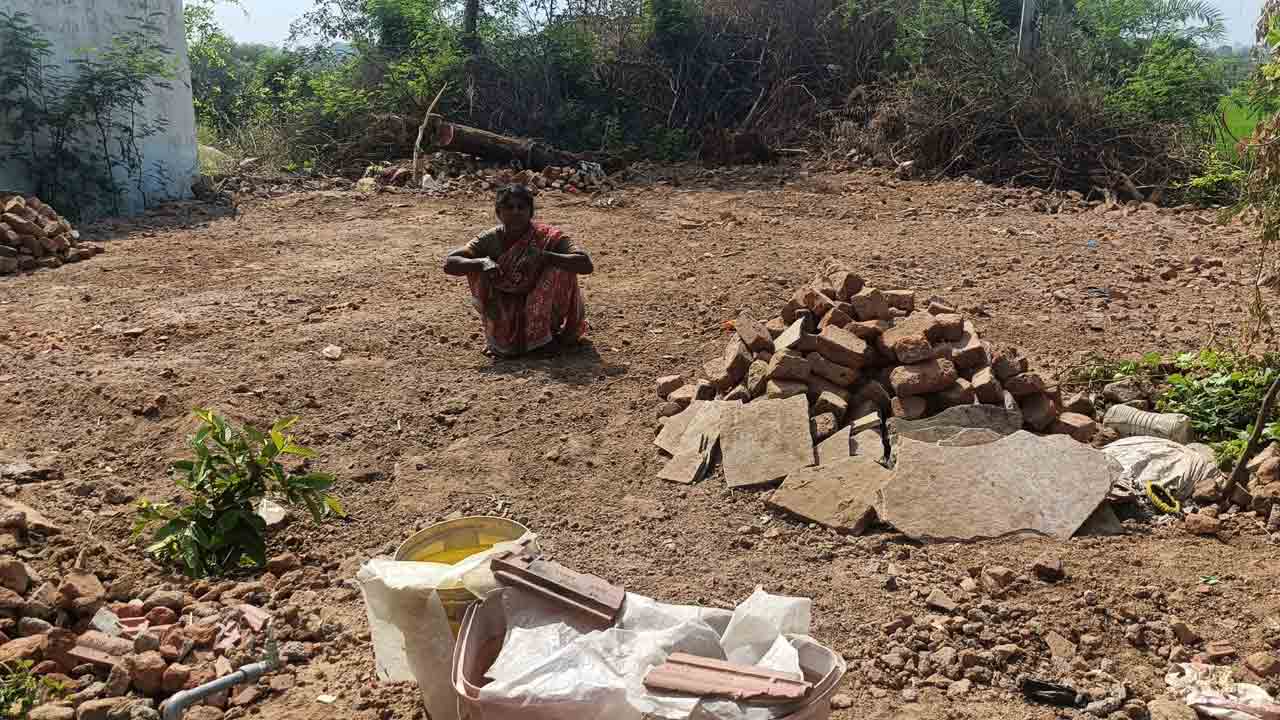 అటకెక్కిన పథకాలు!