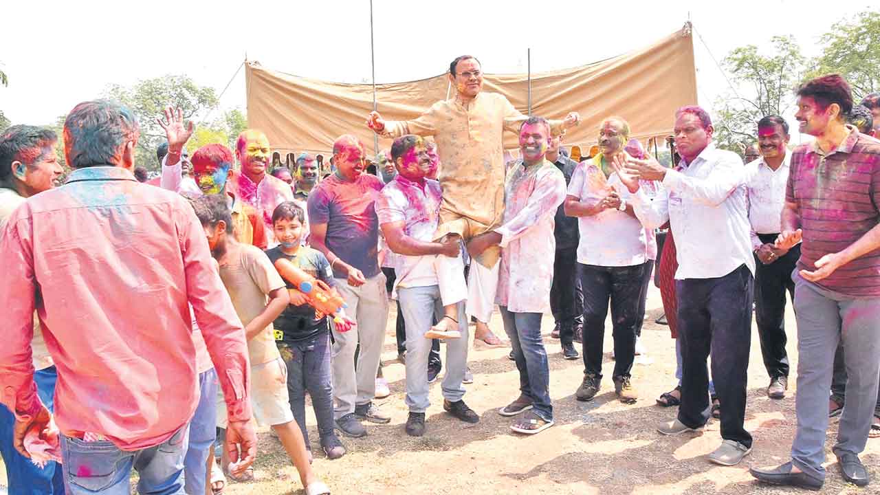 కలర్‌ఫుల్‌ జోష్‌