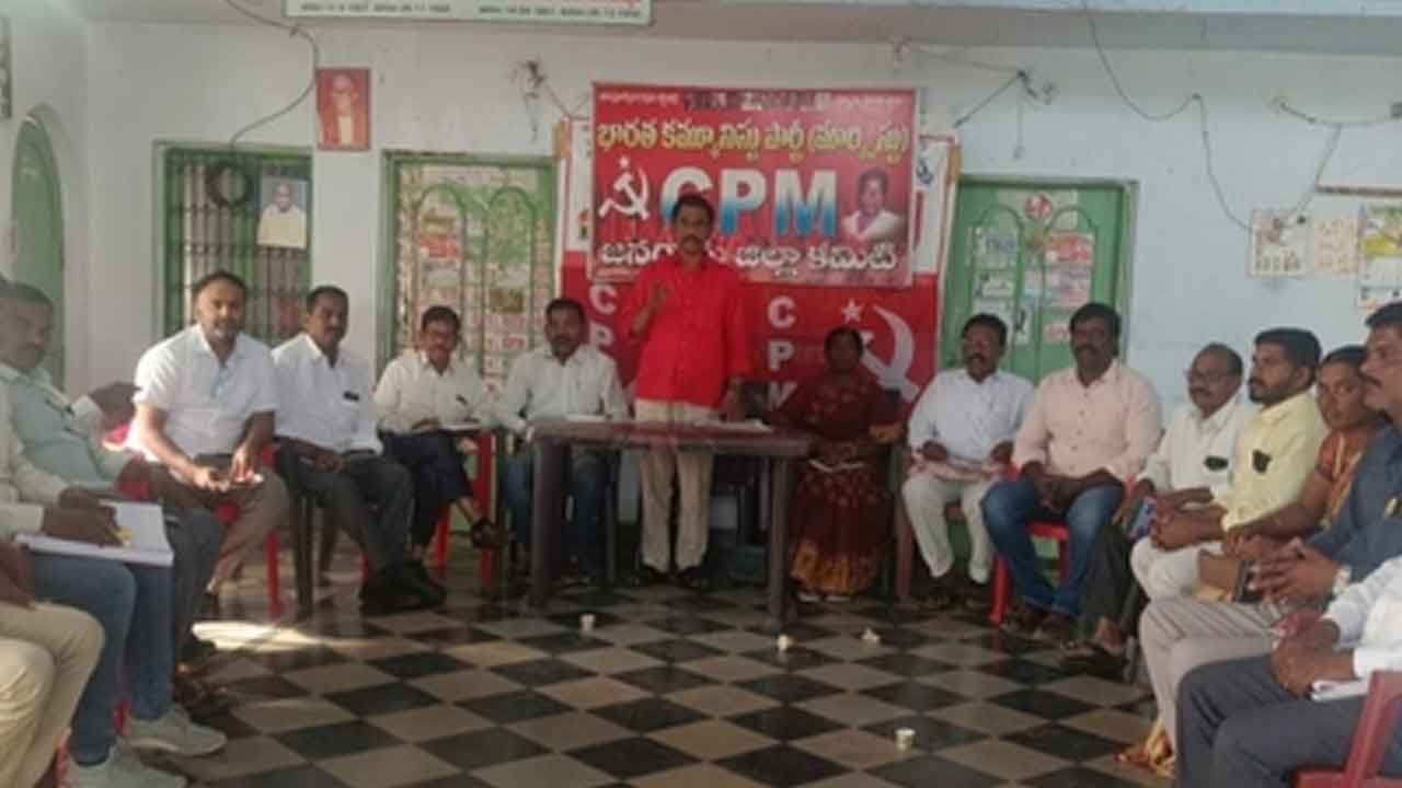 Crops damaged | పంటలు నష్టపోయిన రైతులకు పరిహారం చెల్లించకుంటే ఉద్యమిస్తాం