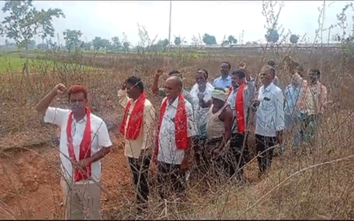 CPM Leaders Protest : ఎస్సారెస్పీ కాల్వ‌లోకి దిగి సీపీఎం నాయకుల నిరసన