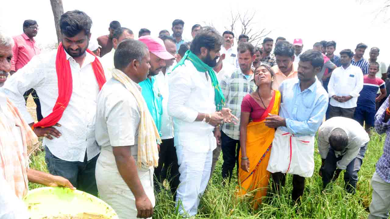 రైతు బతుకుపై వడగండ్ల పిడుగు