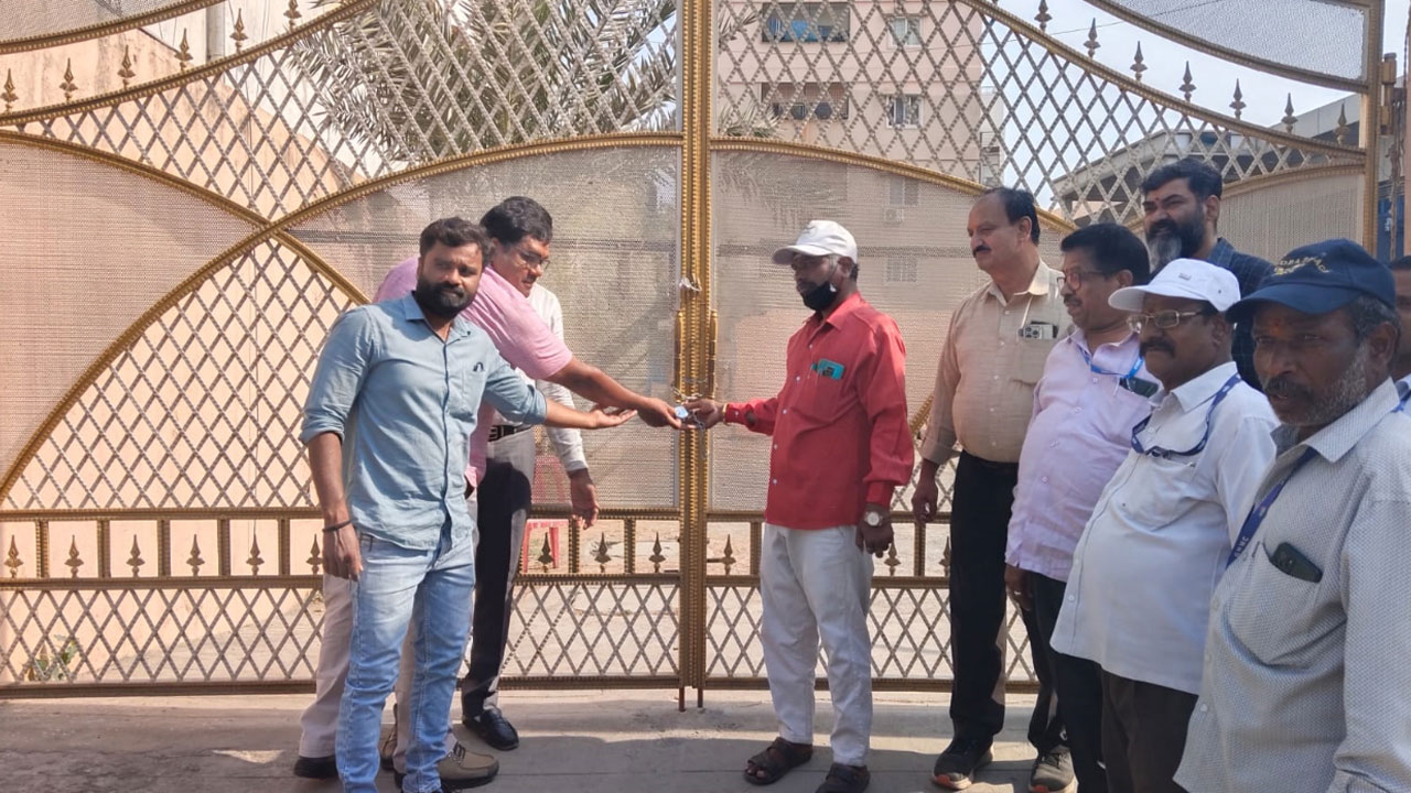 Amberpet | క్రౌన్ ఫంక్ష‌న్ హాల్‌ను సీజ్ చేసిన జీహెచ్ఎంసీ అధికారులు.. ఎందుకంటే..?