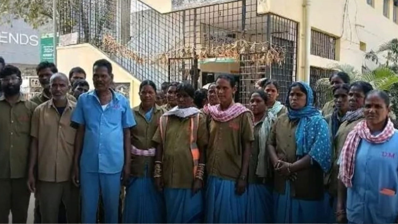 Dammaiguda | మూడు నెల‌లుగా జీతాల్లేవ్.. ఇబ్బందులు ప‌డుతున్న మున్సిపల్ కార్మికులు