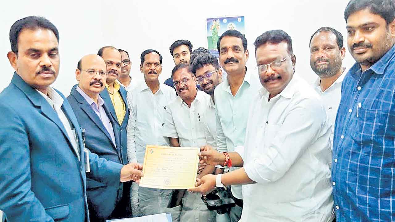 ఎమ్మెల్యే కోటా ఎమ్మెల్సీల ఏకగ్రీవం