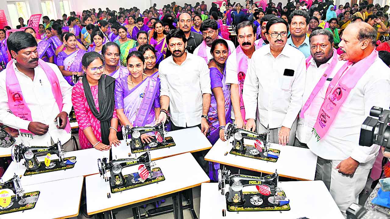 మహిళల ఆర్థికాభివృద్ధికే కుట్టుమిషన్లు