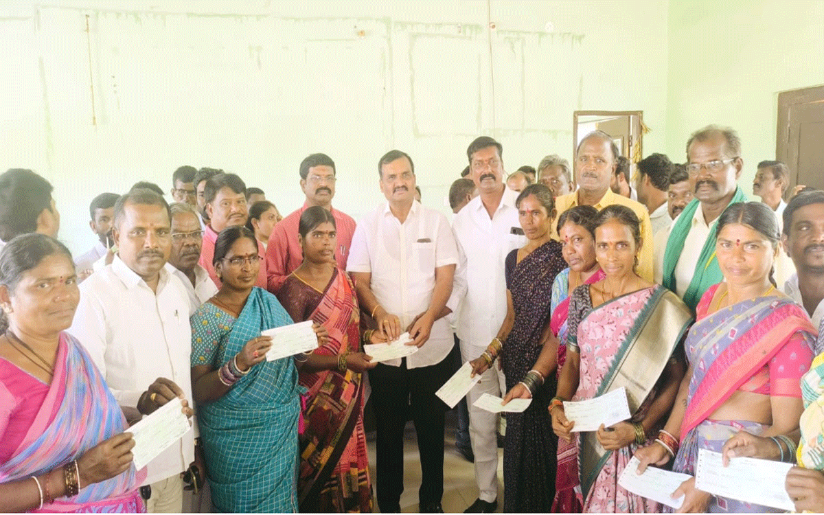 Kalyana Lakshmi : మునుగోడులో ల‌బ్ధిదారుల‌కు కల్యాణ‌ల‌క్ష్మి, షాదీ ముబారక్ చెక్కుల‌ పంపిణీ