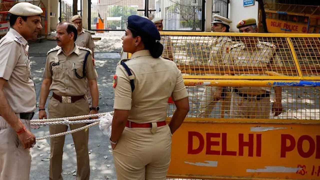 Online Friendship | ఆన్‌లైన్‌ స్నేహం ముసుగులో రేప్‌.. యూకే మహిళపై ఢిల్లీ వ్యక్తి దుశ్చర్య